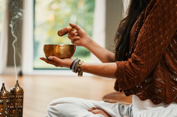 Comment créer un espace de méditation chez soi pour favoriser la sérénité et la relaxation?